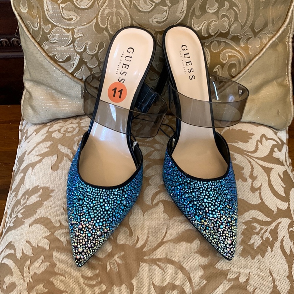 NWOT “Guess” sparkle pink/blue/black pump
